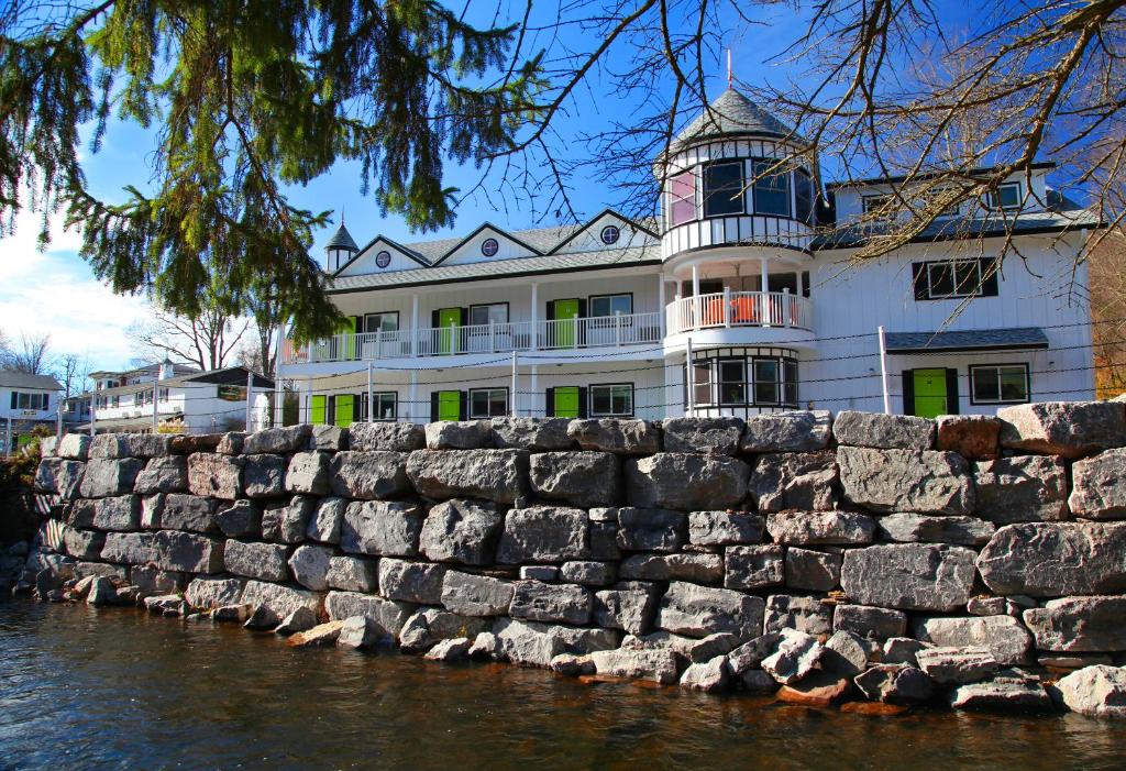 The Roxbury — Hotel in Roscoe (NY)