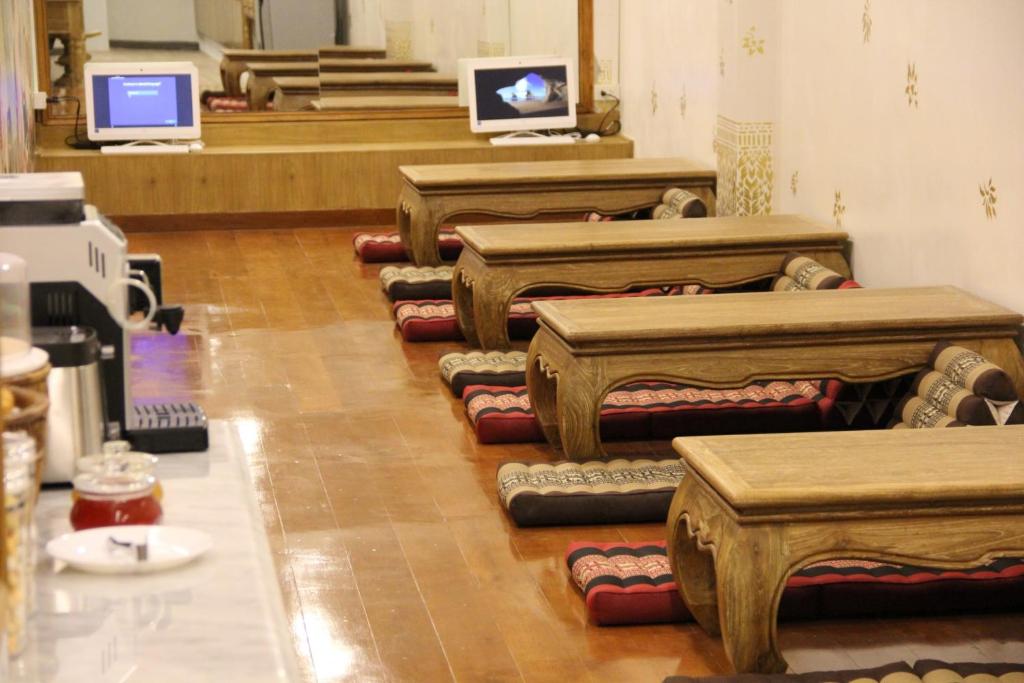 Shared lounge/TV area