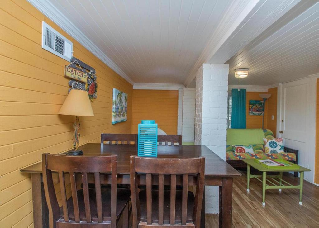 19th St. Beachside Hideaway photo