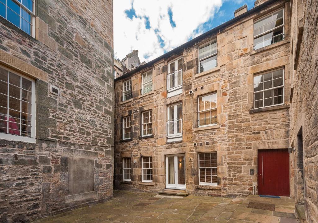 Entrance, The Edmonstone's Close Residence in Edinburgh