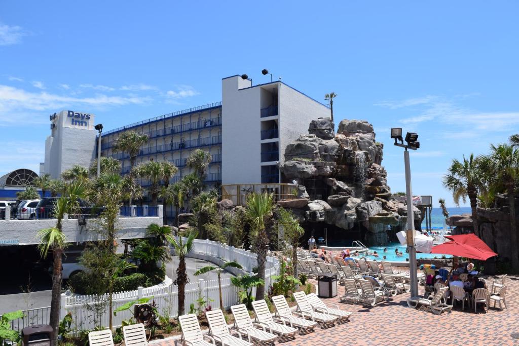 DAYS INN   PANAMA CITY BEACH OCEAN FRONT Panama City Beach 12818
