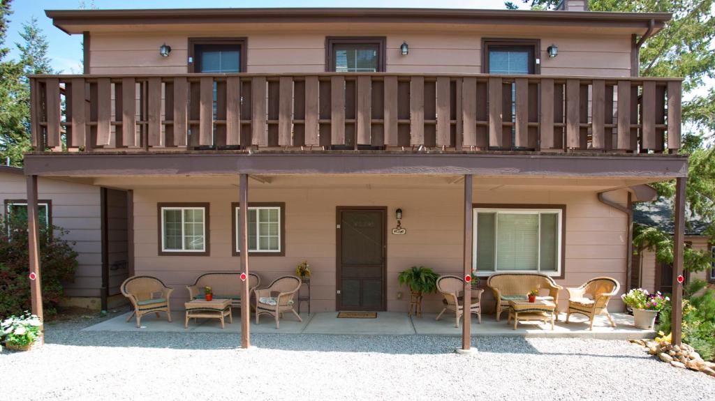 Popular attractions Area Nearby Property