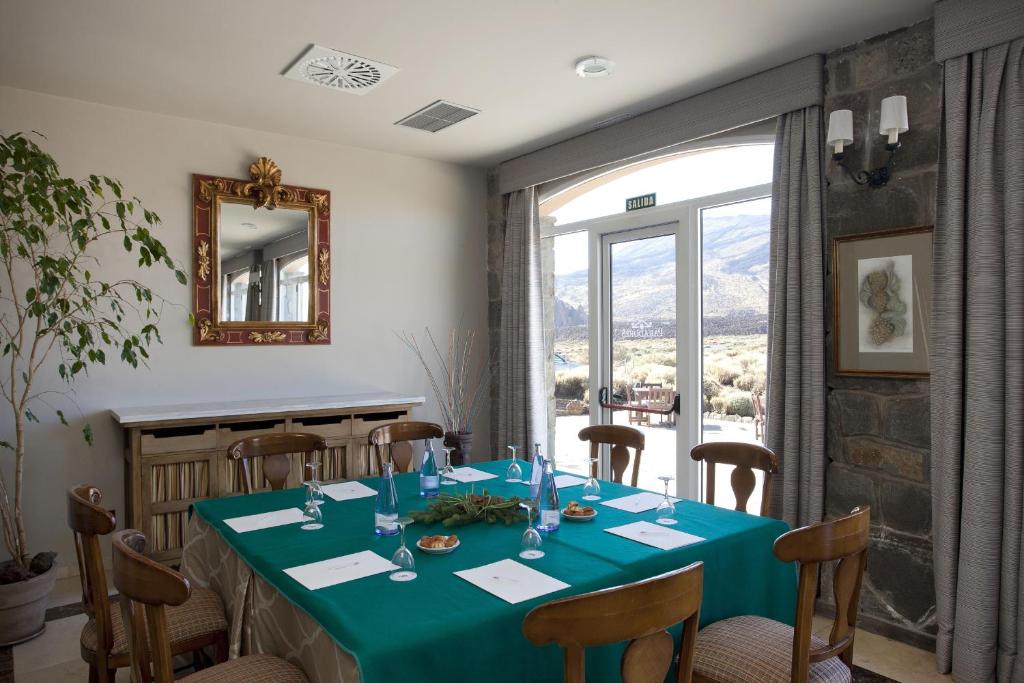 Parador De Las Canadas Del Teide Photo 9