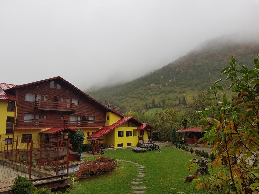 дома гуру. дома гуру. дома гуру. каза нобилис. Riului.