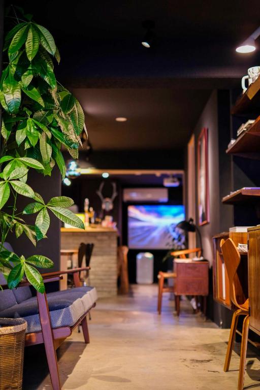 Shared lounge/TV area