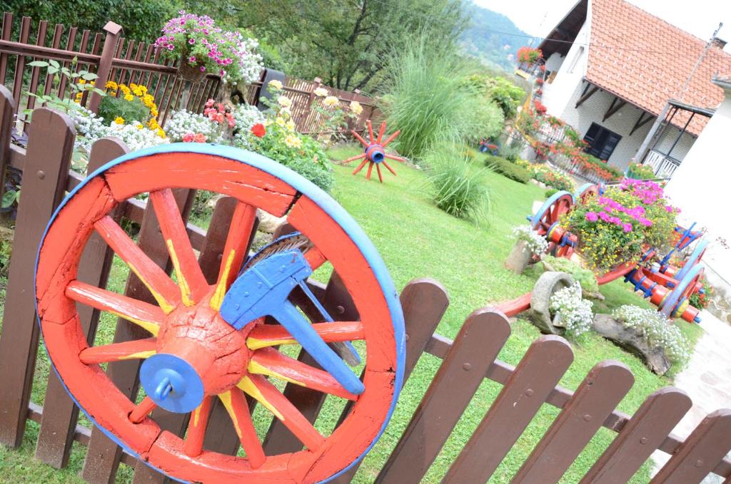 Apartmani Mali Raj Rudnik — Hotel in Rudnik