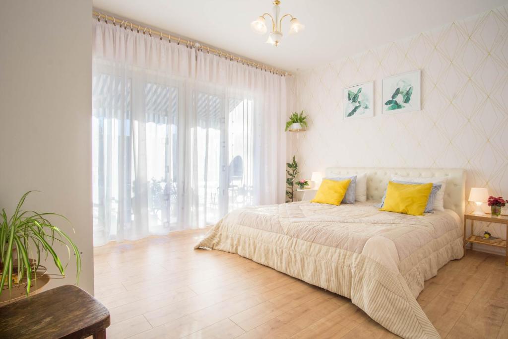 Spacious apartment by the sea 8+4, Pula