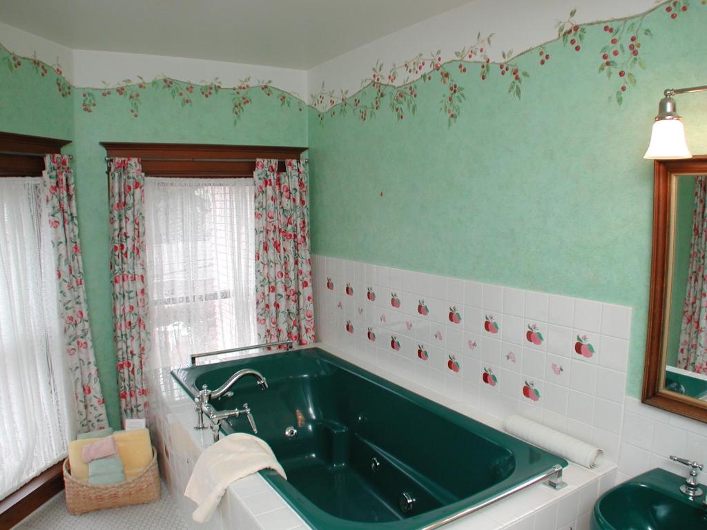 White Lace Inn photo