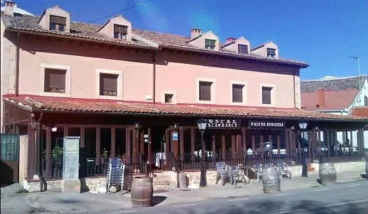 德塞普尔韦达旅舍餐厅别墅，位于塞普尔韦达的酒店