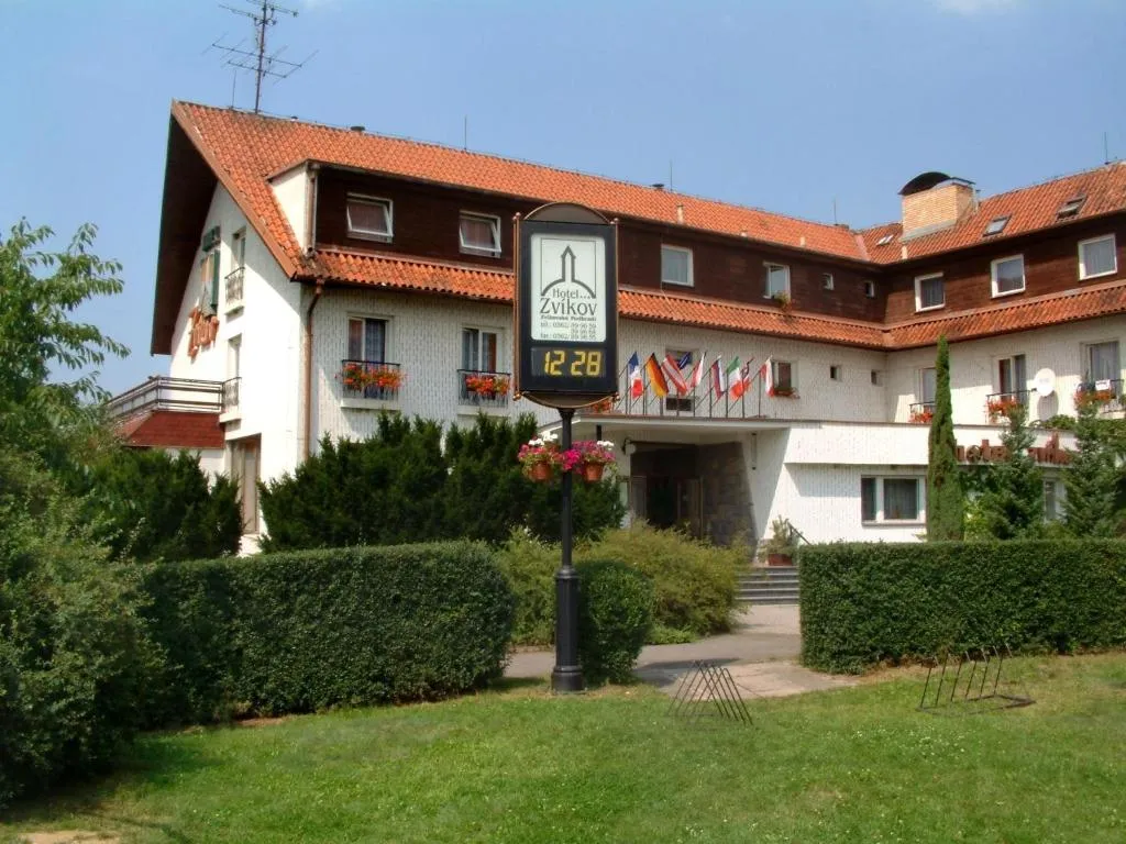 Resort Hotel Zvíkov，位于济维科夫斯科波德拉迪的酒店