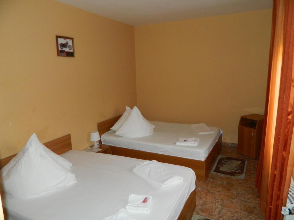 Complex Turistic Paralela'45 photo