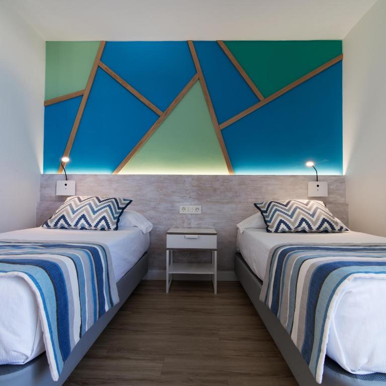 Quarto Superior com Cama de Casal ou 2 de Solteiro e Terraço