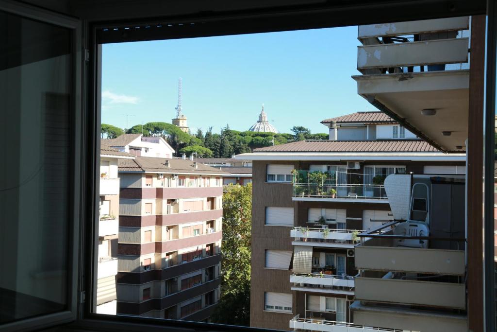 ALL NEW Luxury condo sleeps 6,Balcony,Fibra WIFI, Řím