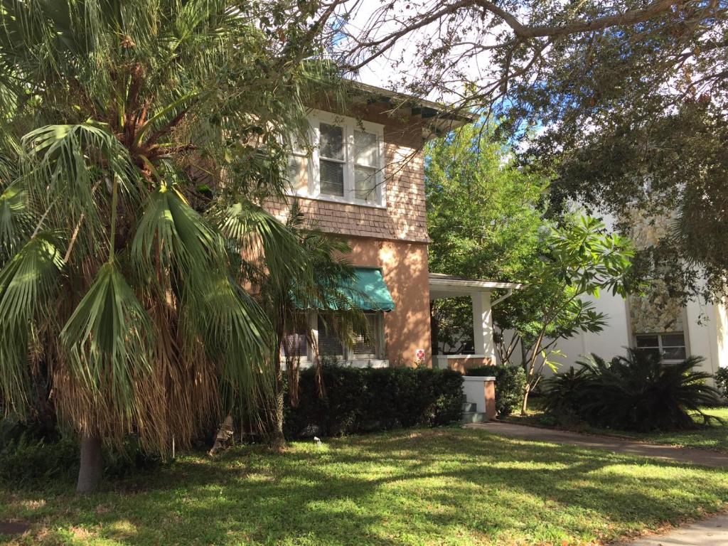 Popular attractions Area Nearby Property