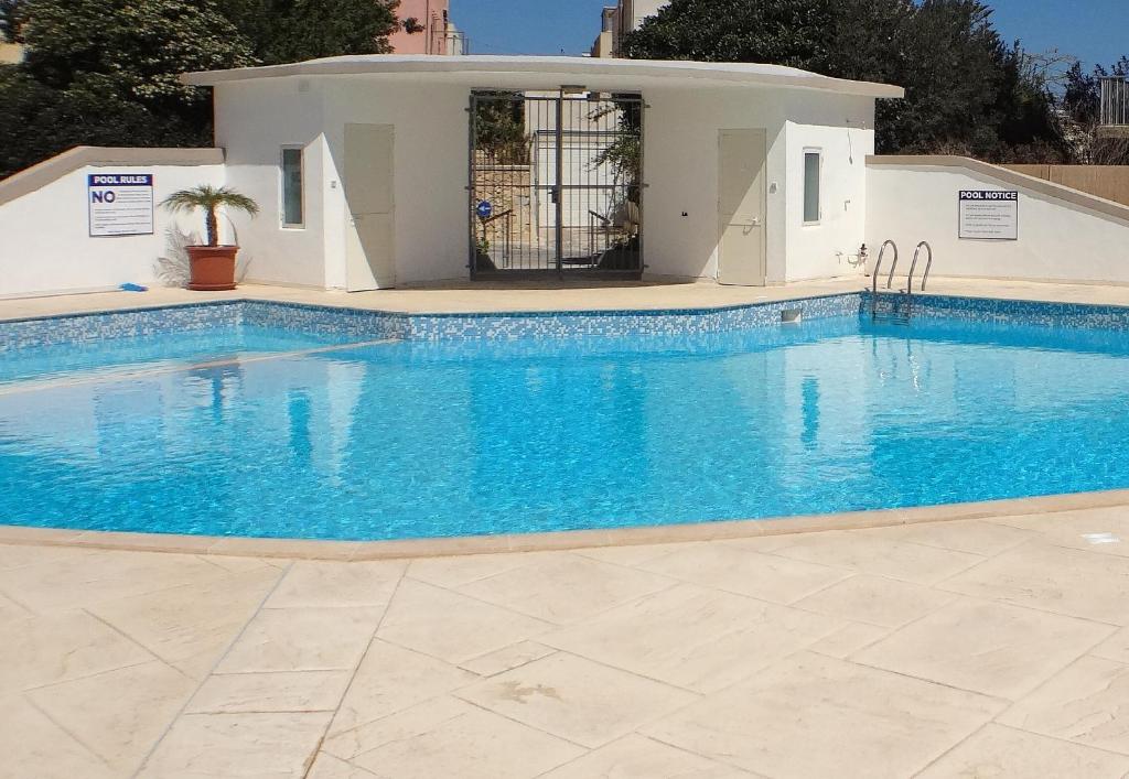 Spinola Court Apartment with Pool and close to beach St Julians Center photo