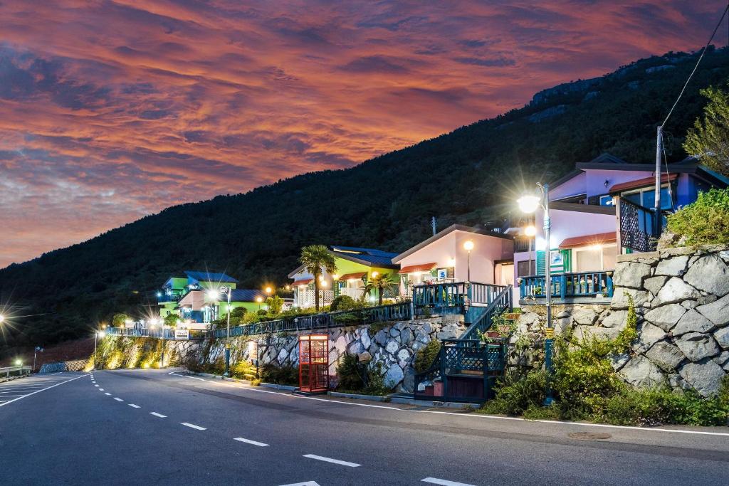 Exterior view, 13 Ohoo Pension in Namhae-gun