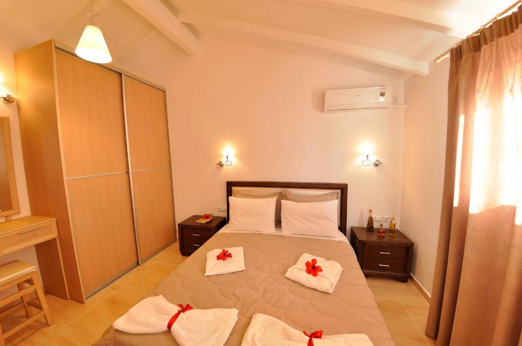 Mazis Apartments — Hotel rooms in Agios Gordios, Ionian Islands