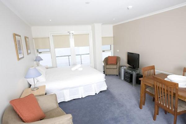White Crystal Apartments photo