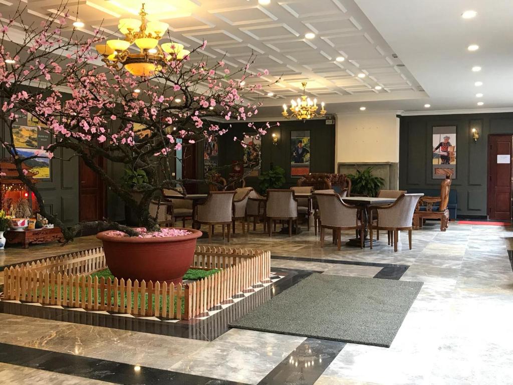 Shared lounge/TV area