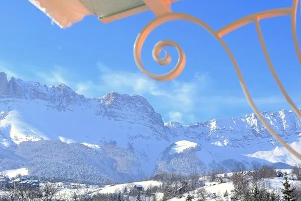 Auberge Buissonniere，位于韦尔科尔地区格雷斯的酒店