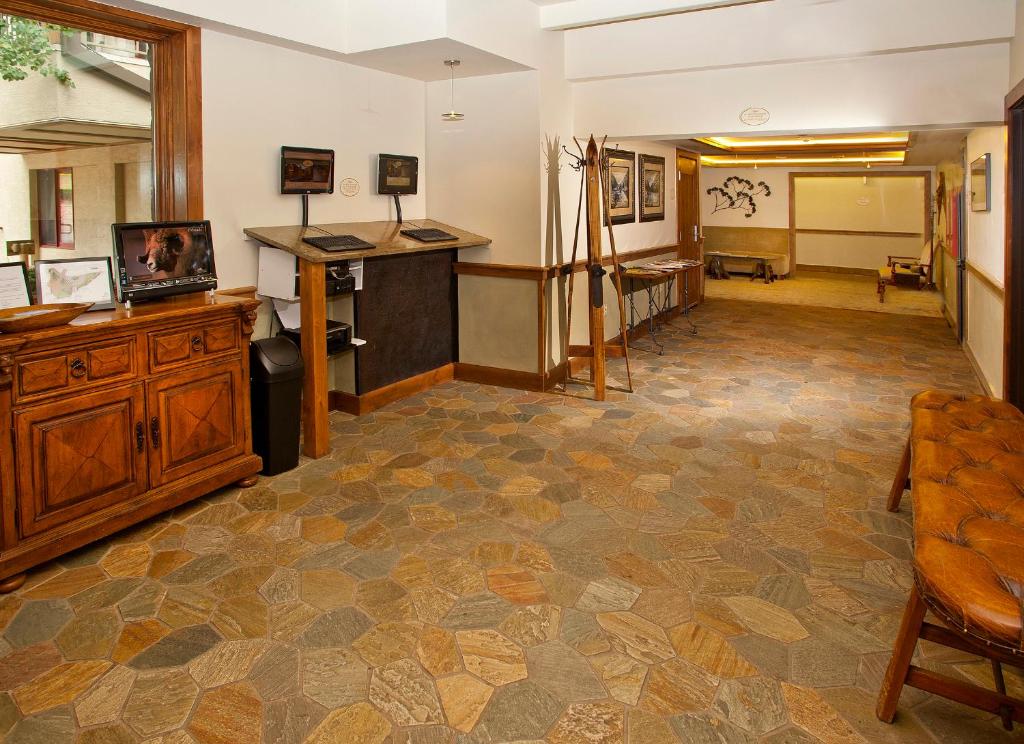 Lodge at Lionshead photo