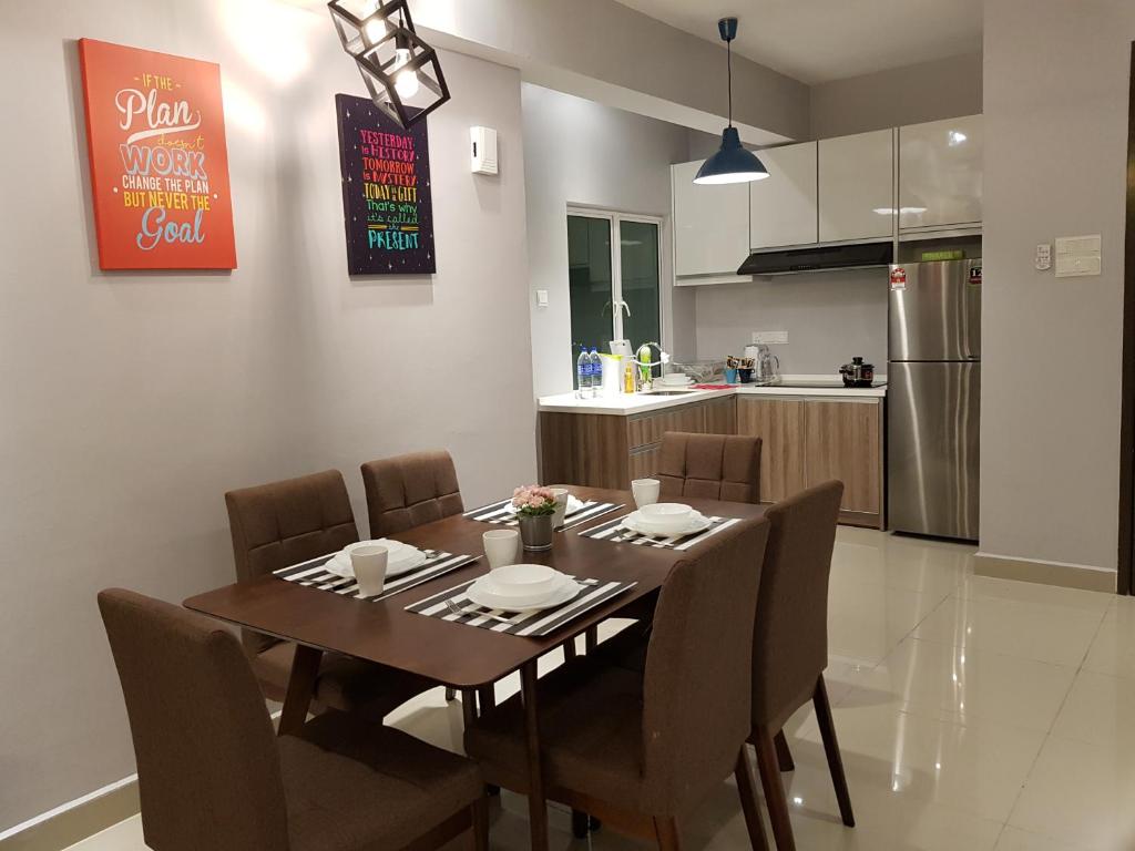 Mike's Place @ The Majestic Ipoh (Corner unit)