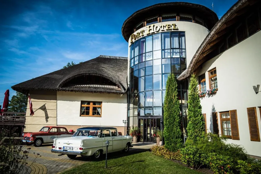 Port Hotel, hotel en Ādaži