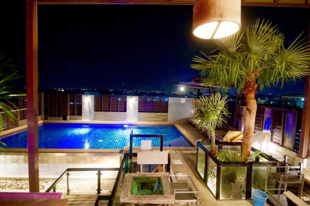 Restaurant, Eurna Resort in Bangkok