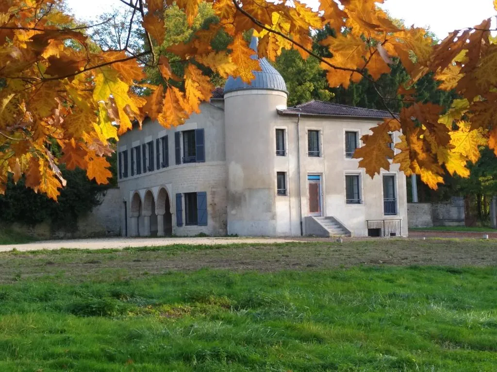 Lodge Hôtel de Sommedieue Verdun，位于Sommedieue的酒店