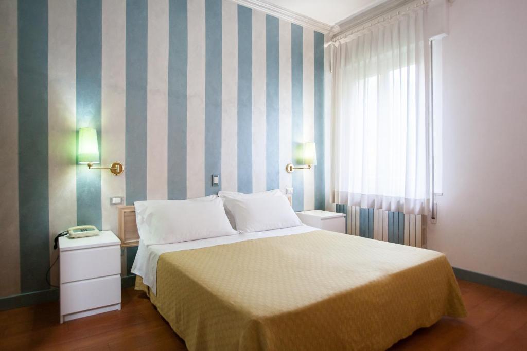 Hotel Diana photo