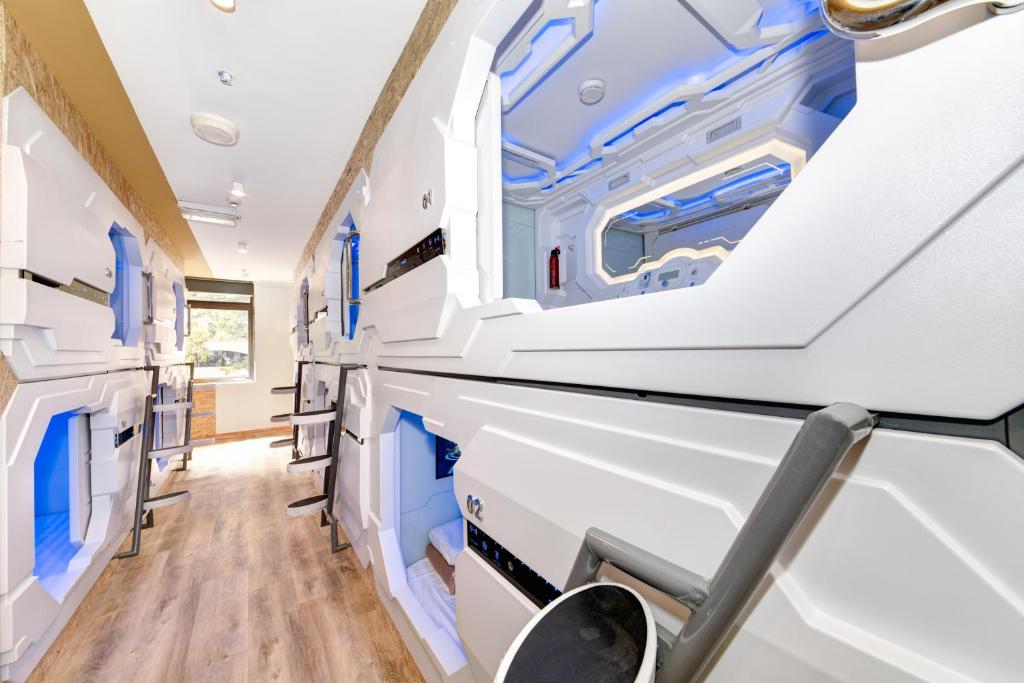 Space Q Capsule Hotel photo