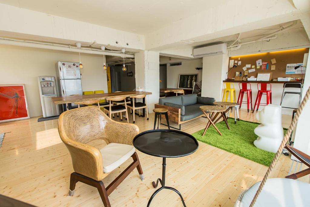 Shared lounge/TV area