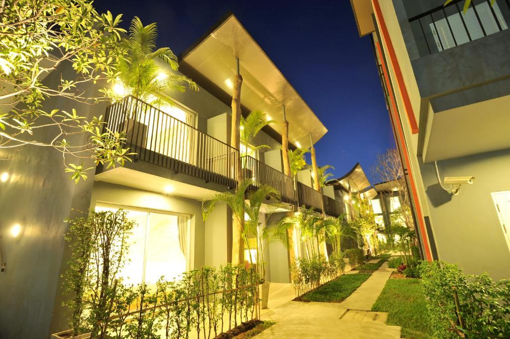Garden, Paeva Luxury Serviced Residence in Samut Prakan
