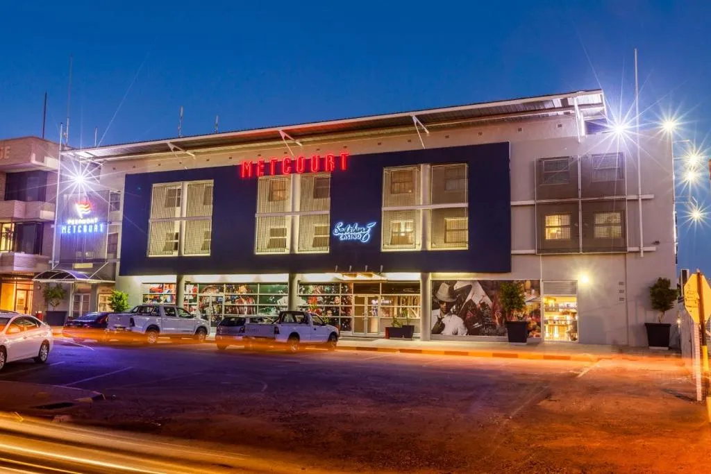 Peermont Metcourt Hotel, hotel in Francistown