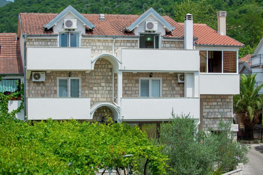 Apartmani Krgusic — Hotel in Tivat