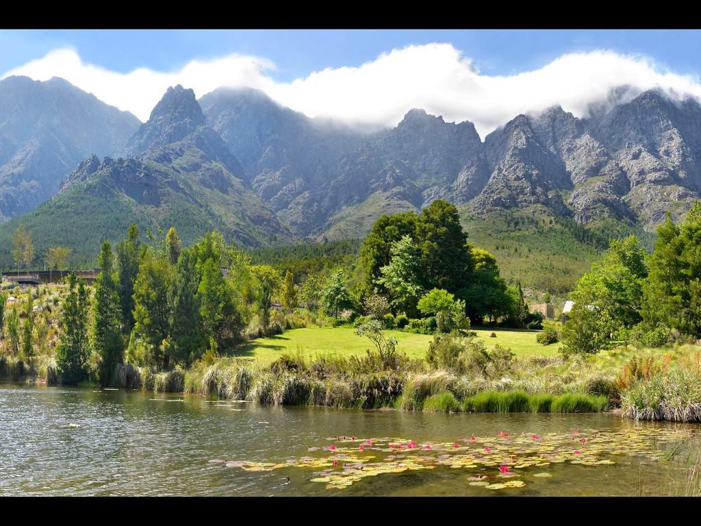 Umami Mountain Retreat — Hotel in Franschhoek