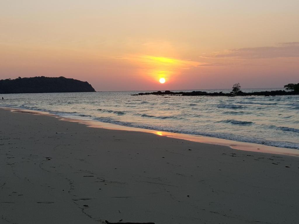 S Beach Resort photo