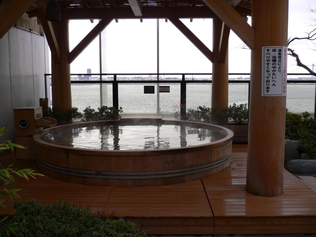 Yokohama Minato Mirai Manyo Club