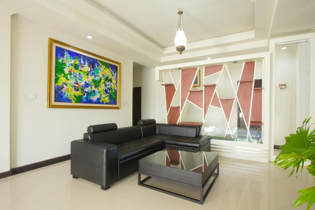 Maxi Hotel Kedonganan photo