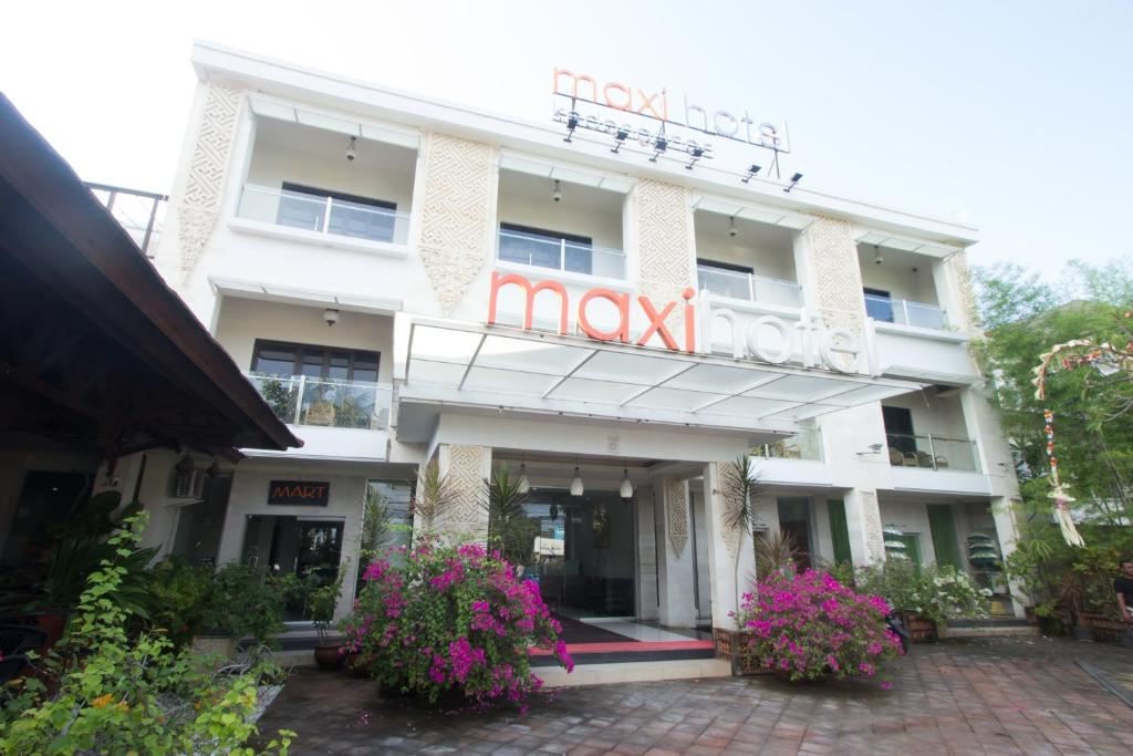 Maxi Hotel Kedonganan photo