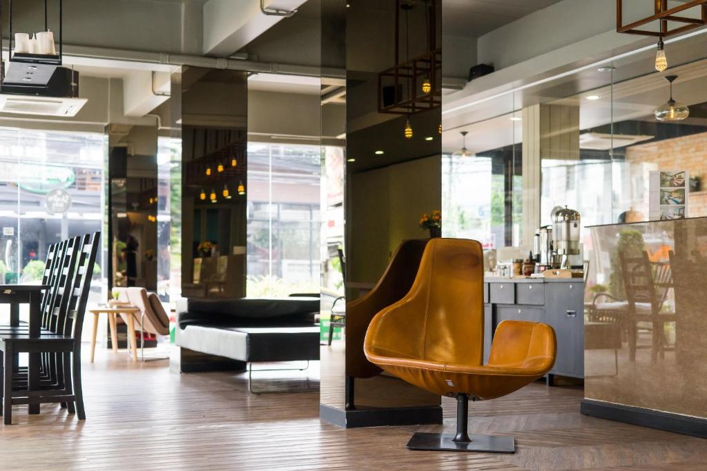 Shared lounge/TV area