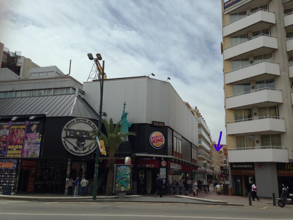 Apartamentos SOL Center Lloret — Hotel in Lloret De Mar