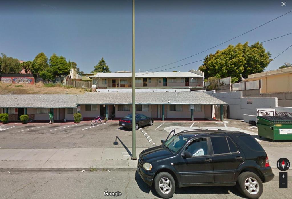 Commodore Motel photo