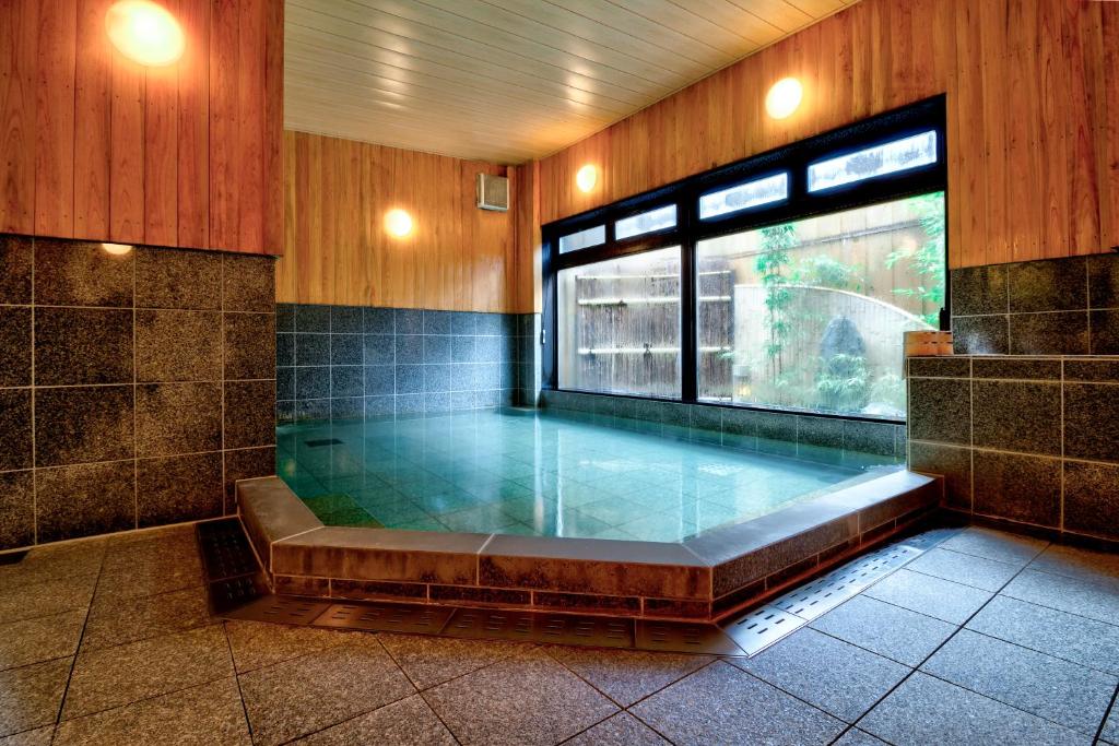 Hot spring bath