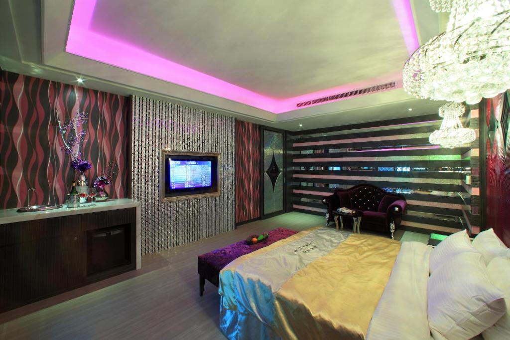 Roman Holiday Motel photo