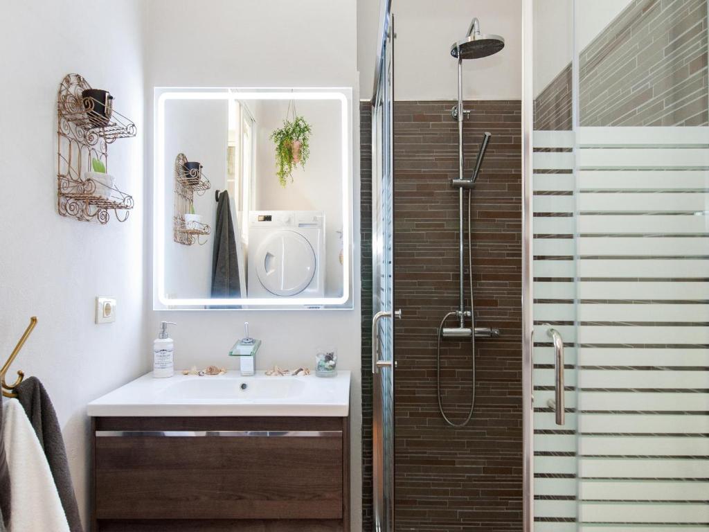 Beautiful Beach Apartment M&B IV by Las Canteras by VillaGranCanaria - 5
