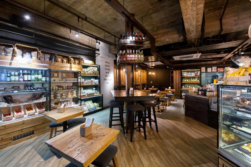 Restaurant, The Picasso Boutique Serviced Residences Managed By HII in Manila