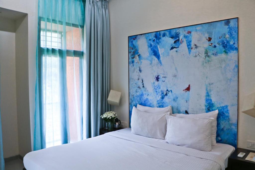 The Waterfront Shaw - Lavasa Hotel photo