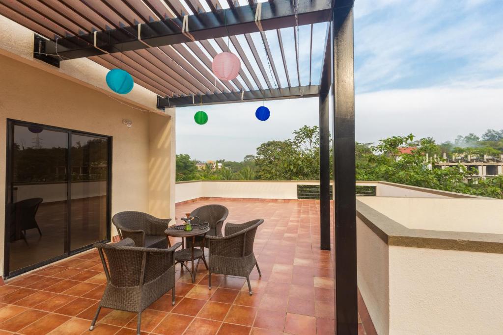 Balcony/terrace, StayVista's Greenwoods Villa 7 - City-Center Villa with Private Pool, Terrace, Lift & Ping-Pong Tabl in Lonavala