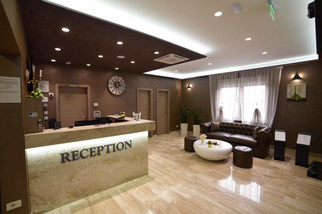 Royal Airport Room